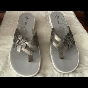 Size 12M   Clarks Cloudstepper Sandal